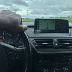 Autoradio GPS BMW X1 E84 de 2009 à 2015 écran entièrement tactile Bluetooth Android & Apple Carplay + caméra de recul