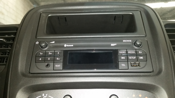 Renault-trafic-wifi-autoradio-